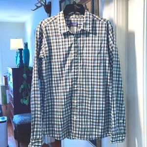 Men’s Patagonia organic cotton long sleeve shirt. Size M.